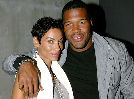 Michael Strahan & Nicole Murphy Are Officially Engaged!! (Video)