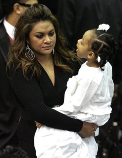 Deceased NFL Star Chris Henry’s Fiance, Loleini Tonga, Speaks At His Funeral!