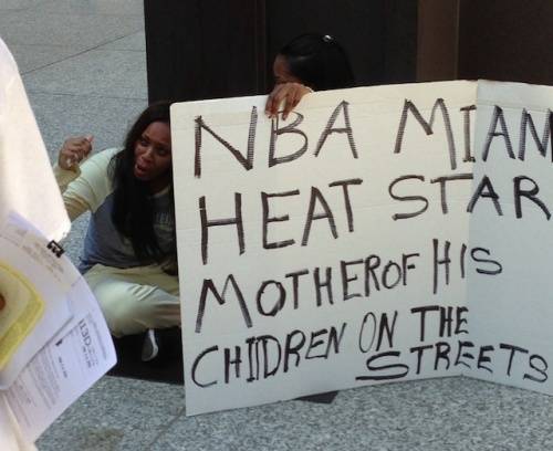 Siohvaughn Funches-Wade Stages A ‘Sit In’ On Chicago Street To Protest Child Custody Case! Dwyane Wade Responds Via Twitter! [Video]