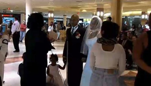 True Love: Couple Gets Married In The Food Court At The Mall! [Video]