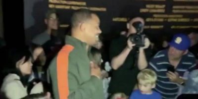 Watch What Happens When Moviegoers Found Out Will Smith Sneaked Into Theater To See ‘Aladdin’ With Them! (Video)